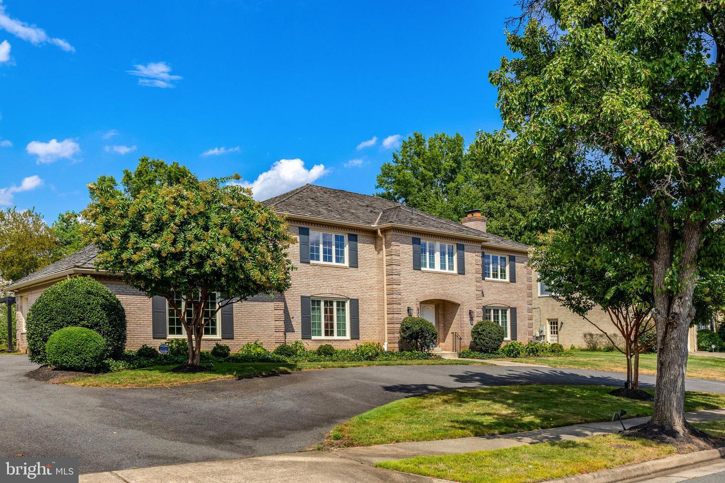 6305 DUNAWAY CT, MCLEAN, Virginia 22101, 6 Bedrooms Bedrooms, ,6 BathroomsBathrooms,Residential,For sale,6305 DUNAWAY CT,VAFX2266276 MLS # VAFX2266276