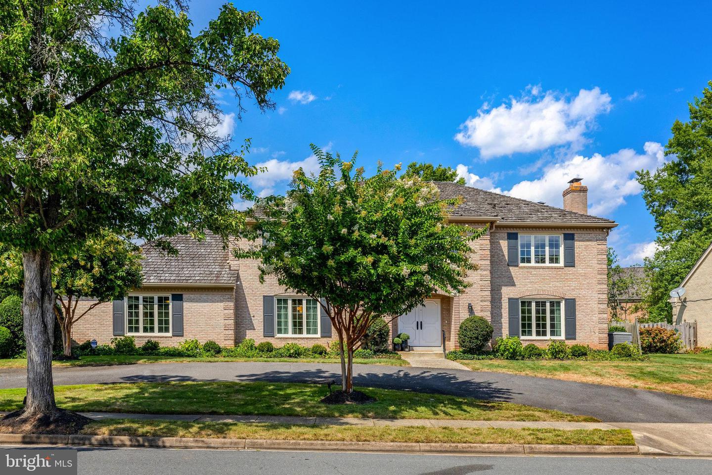 6305 DUNAWAY CT, MCLEAN, Virginia 22101, 6 Bedrooms Bedrooms, ,6 BathroomsBathrooms,Residential,For sale,6305 DUNAWAY CT,VAFX2266276 MLS # VAFX2266276