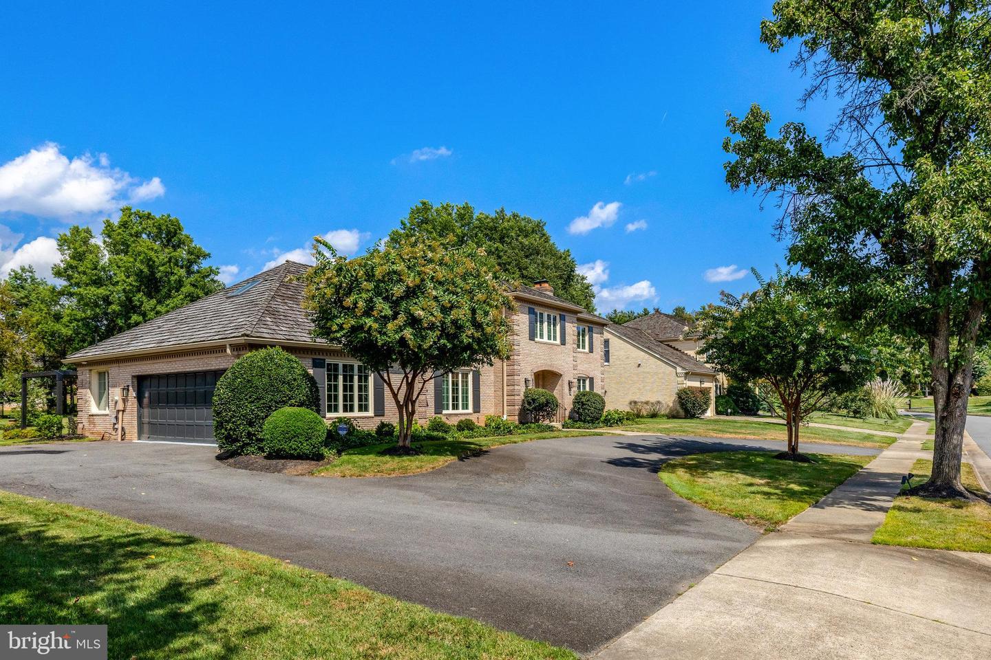 6305 DUNAWAY CT, MCLEAN, Virginia 22101, 6 Bedrooms Bedrooms, ,6 BathroomsBathrooms,Residential,For sale,6305 DUNAWAY CT,VAFX2266276 MLS # VAFX2266276