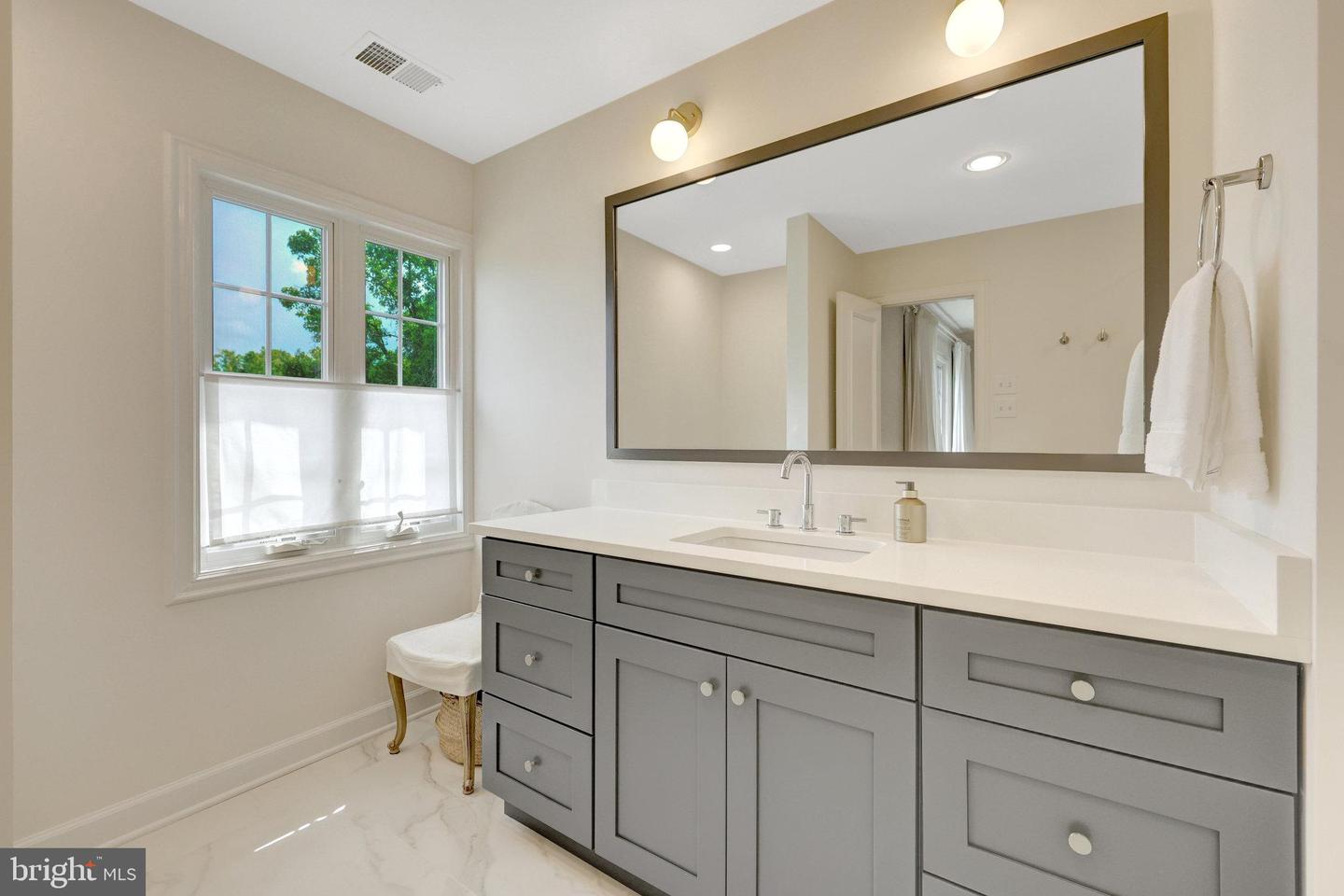 6305 DUNAWAY CT, MCLEAN, Virginia 22101, 6 Bedrooms Bedrooms, ,6 BathroomsBathrooms,Residential,For sale,6305 DUNAWAY CT,VAFX2266276 MLS # VAFX2266276