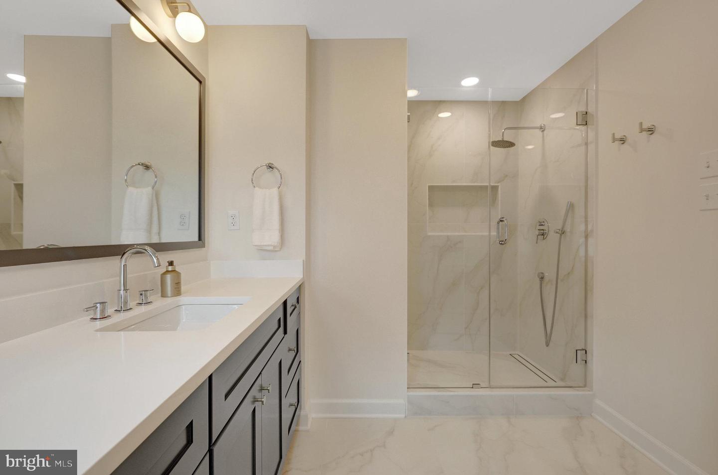 6305 DUNAWAY CT, MCLEAN, Virginia 22101, 6 Bedrooms Bedrooms, ,6 BathroomsBathrooms,Residential,For sale,6305 DUNAWAY CT,VAFX2266276 MLS # VAFX2266276