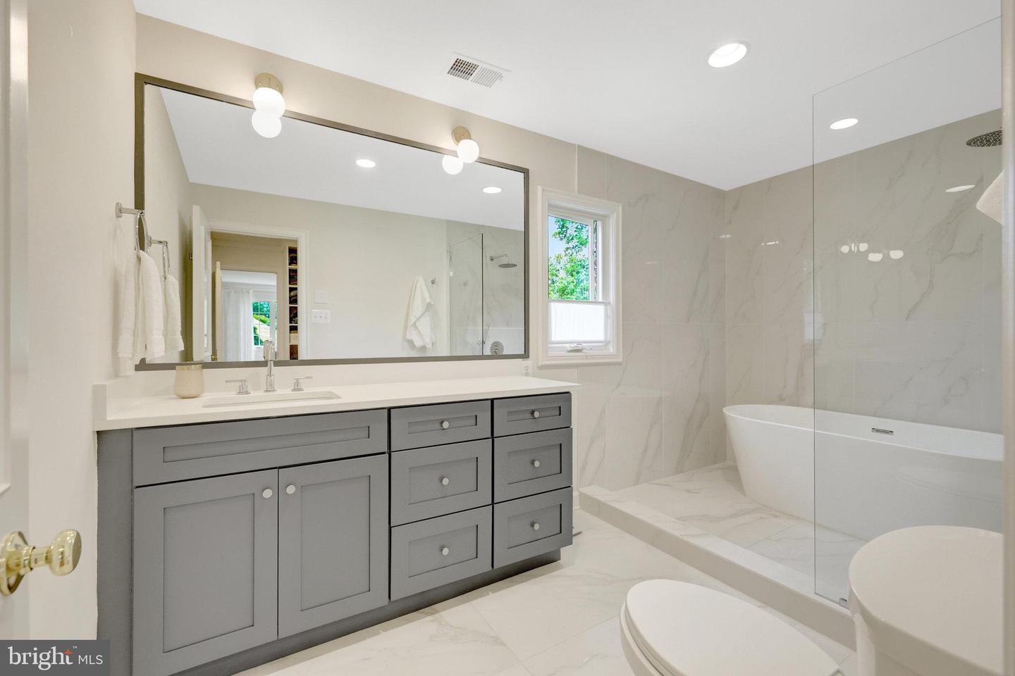 6305 DUNAWAY CT, MCLEAN, Virginia 22101, 6 Bedrooms Bedrooms, ,6 BathroomsBathrooms,Residential,For sale,6305 DUNAWAY CT,VAFX2266276 MLS # VAFX2266276