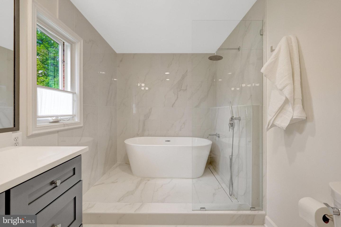6305 DUNAWAY CT, MCLEAN, Virginia 22101, 6 Bedrooms Bedrooms, ,6 BathroomsBathrooms,Residential,For sale,6305 DUNAWAY CT,VAFX2266276 MLS # VAFX2266276