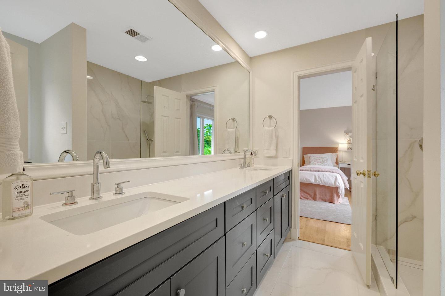 6305 DUNAWAY CT, MCLEAN, Virginia 22101, 6 Bedrooms Bedrooms, ,6 BathroomsBathrooms,Residential,For sale,6305 DUNAWAY CT,VAFX2266276 MLS # VAFX2266276