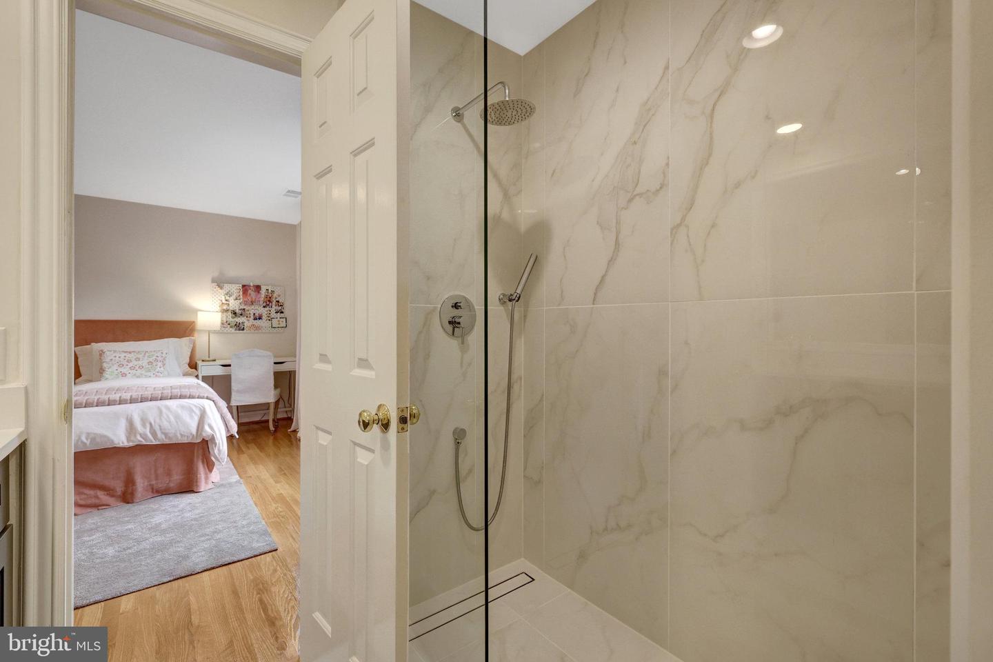 6305 DUNAWAY CT, MCLEAN, Virginia 22101, 6 Bedrooms Bedrooms, ,6 BathroomsBathrooms,Residential,For sale,6305 DUNAWAY CT,VAFX2266276 MLS # VAFX2266276
