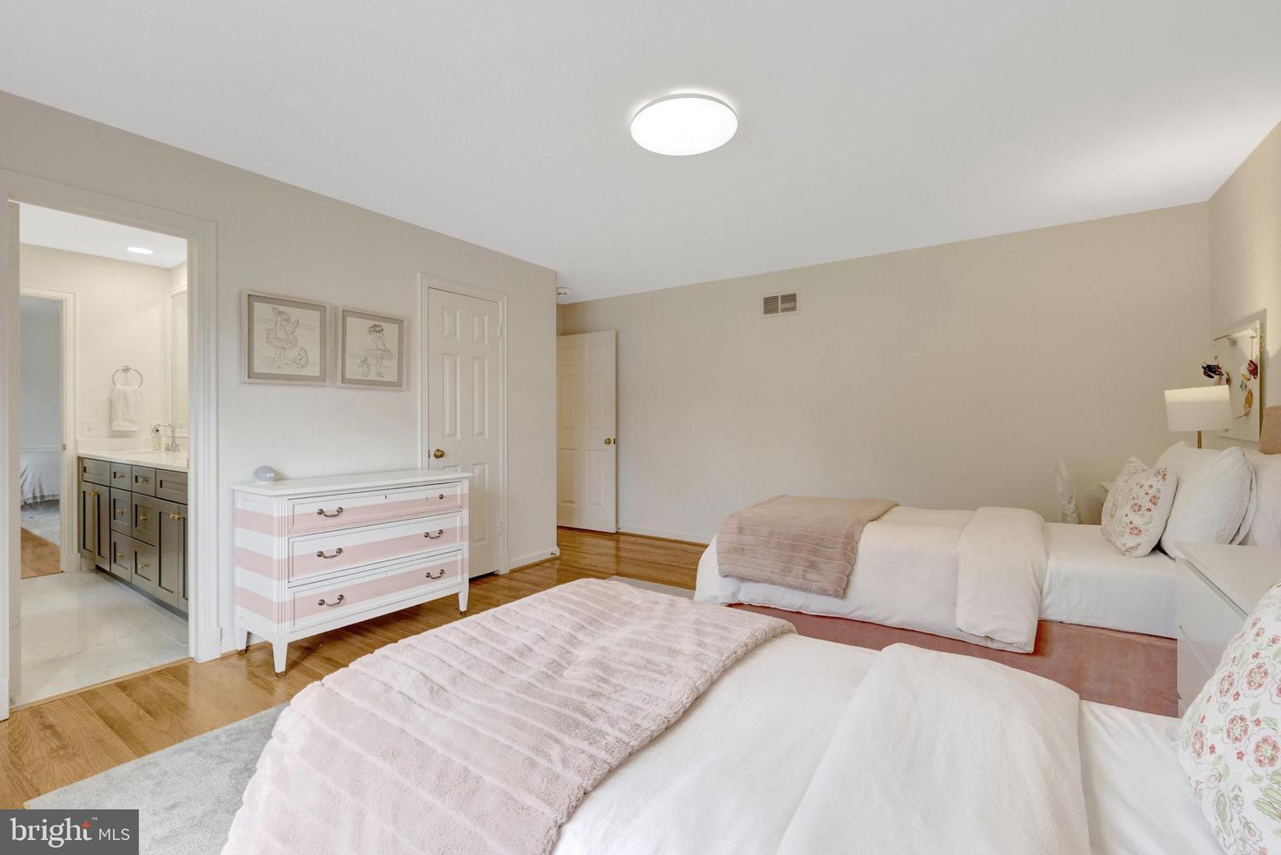 6305 DUNAWAY CT, MCLEAN, Virginia 22101, 6 Bedrooms Bedrooms, ,6 BathroomsBathrooms,Residential,For sale,6305 DUNAWAY CT,VAFX2266276 MLS # VAFX2266276