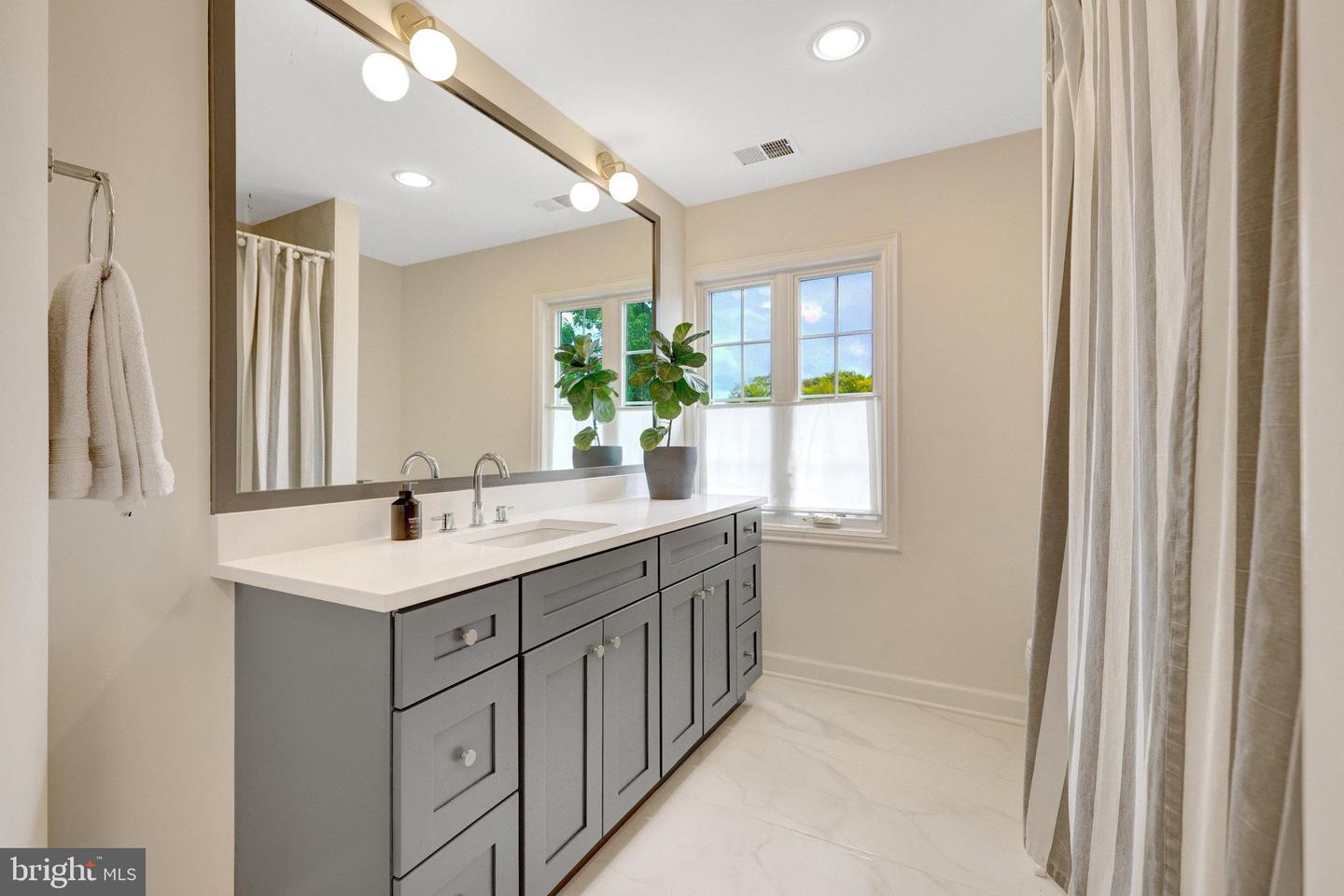 6305 DUNAWAY CT, MCLEAN, Virginia 22101, 6 Bedrooms Bedrooms, ,6 BathroomsBathrooms,Residential,For sale,6305 DUNAWAY CT,VAFX2266276 MLS # VAFX2266276