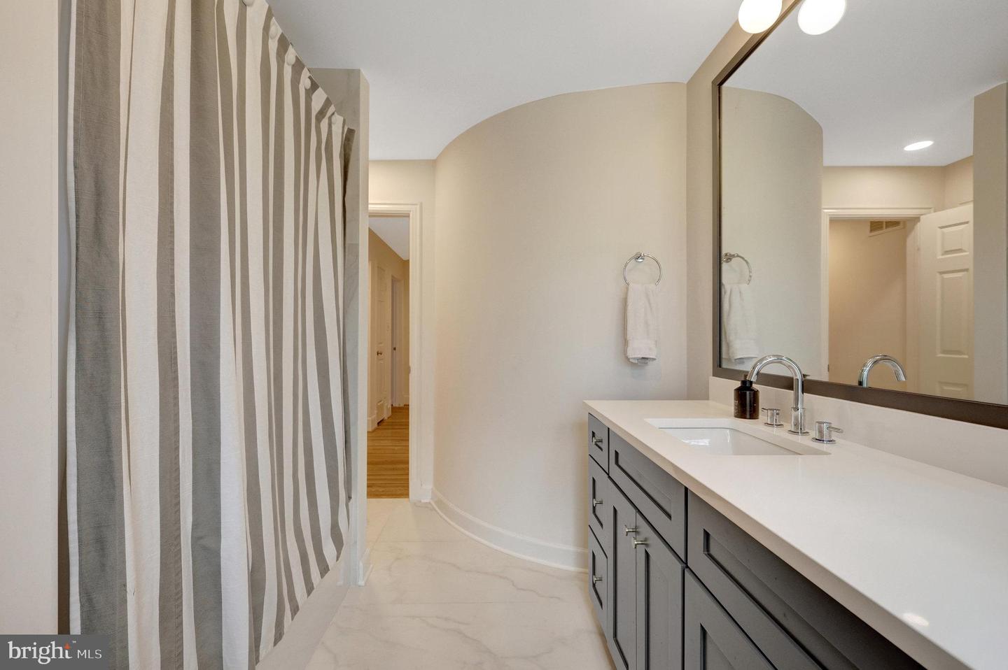 6305 DUNAWAY CT, MCLEAN, Virginia 22101, 6 Bedrooms Bedrooms, ,6 BathroomsBathrooms,Residential,For sale,6305 DUNAWAY CT,VAFX2266276 MLS # VAFX2266276