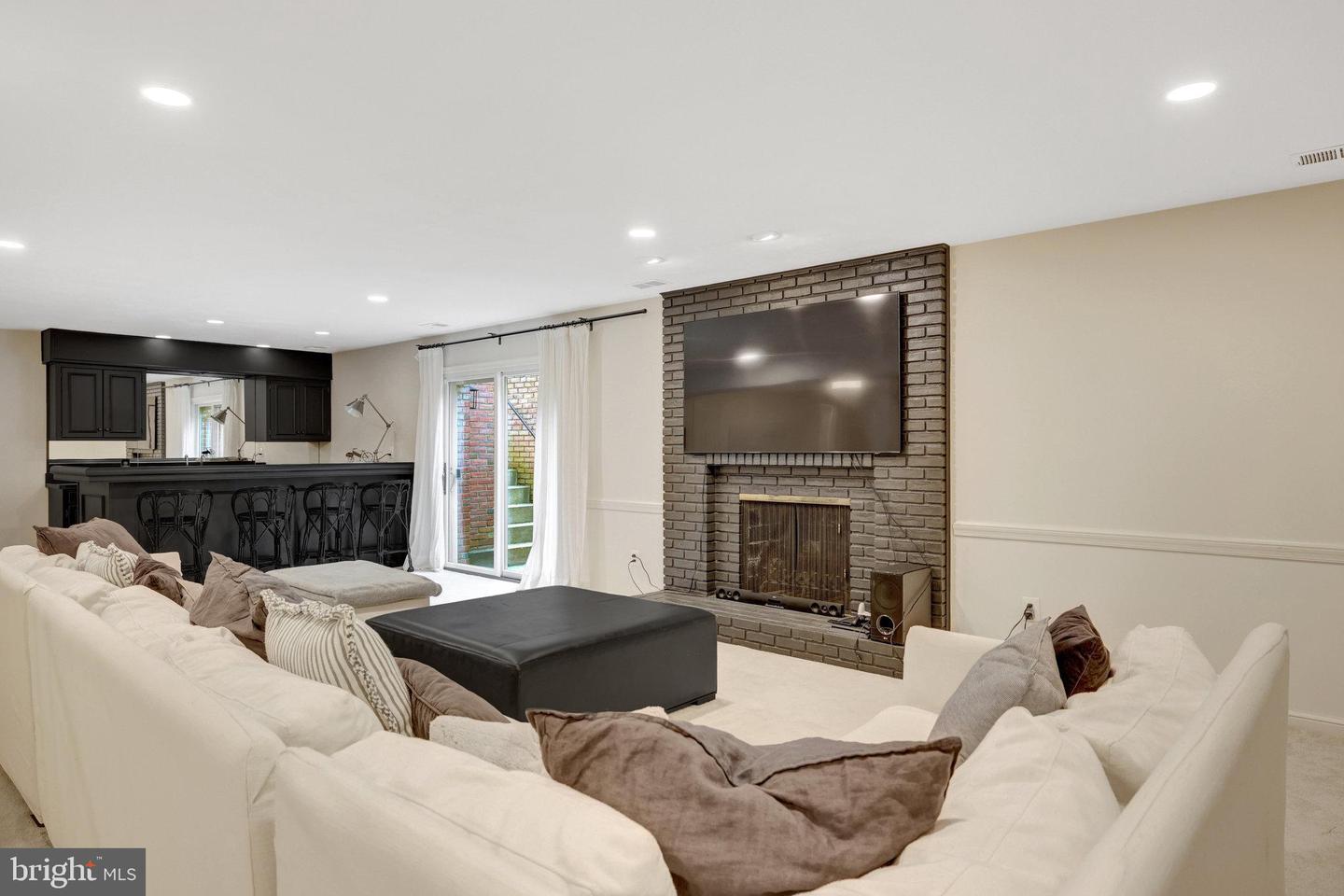 6305 DUNAWAY CT, MCLEAN, Virginia 22101, 6 Bedrooms Bedrooms, ,6 BathroomsBathrooms,Residential,For sale,6305 DUNAWAY CT,VAFX2266276 MLS # VAFX2266276