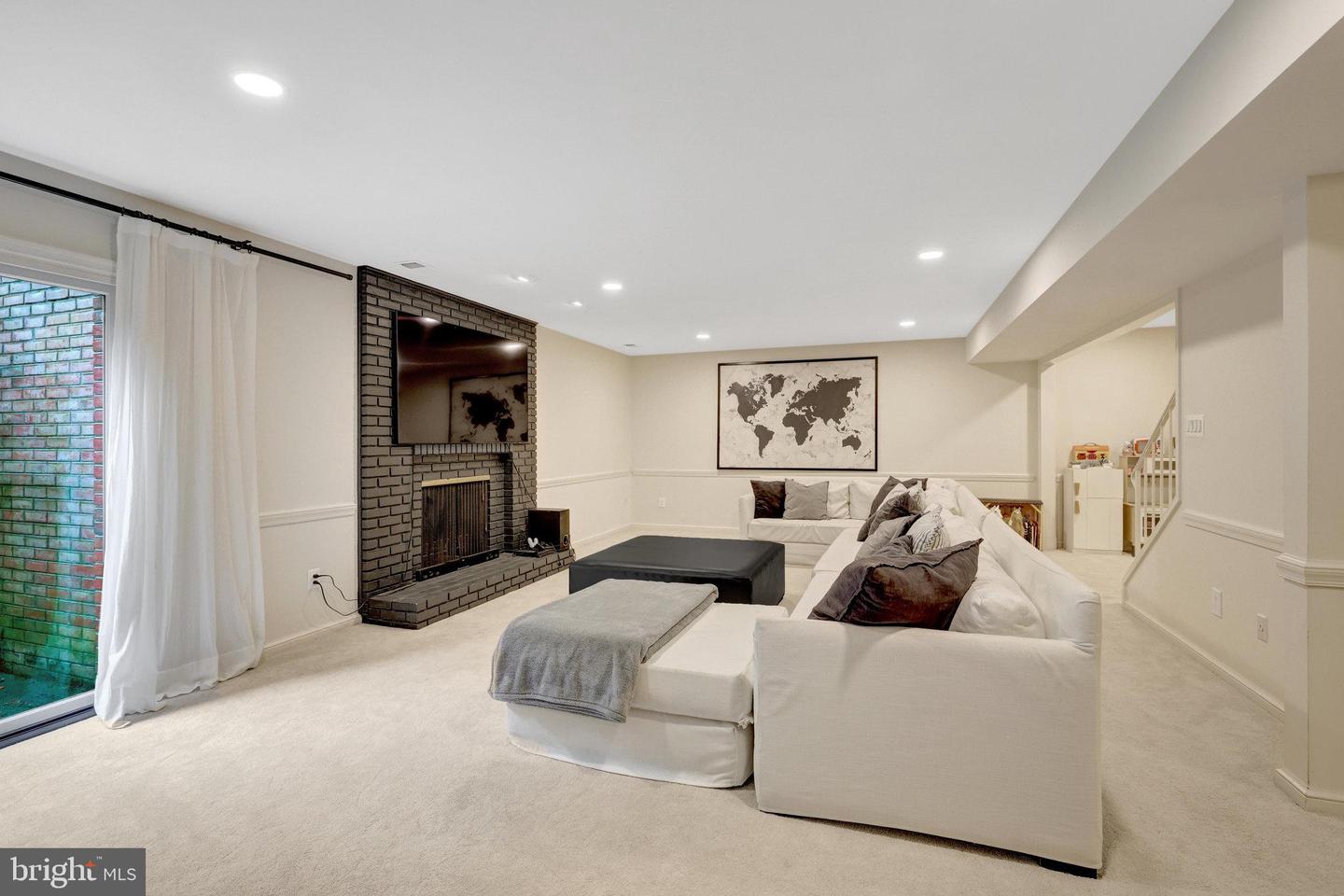 6305 DUNAWAY CT, MCLEAN, Virginia 22101, 6 Bedrooms Bedrooms, ,6 BathroomsBathrooms,Residential,For sale,6305 DUNAWAY CT,VAFX2266276 MLS # VAFX2266276