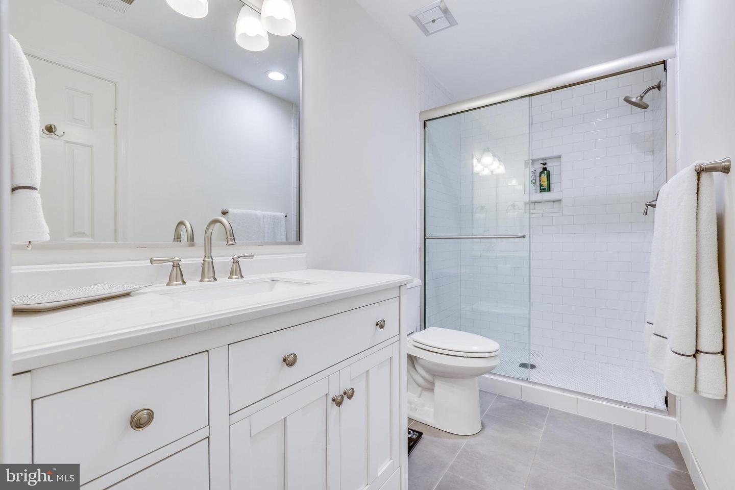 6305 DUNAWAY CT, MCLEAN, Virginia 22101, 6 Bedrooms Bedrooms, ,6 BathroomsBathrooms,Residential,For sale,6305 DUNAWAY CT,VAFX2266276 MLS # VAFX2266276