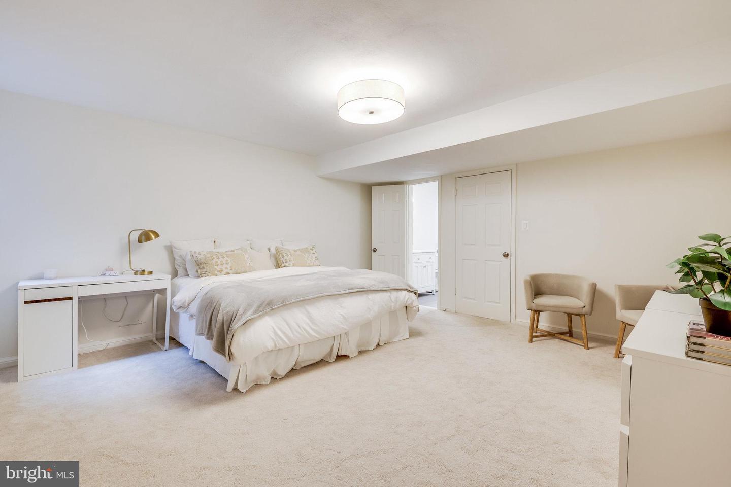 6305 DUNAWAY CT, MCLEAN, Virginia 22101, 6 Bedrooms Bedrooms, ,6 BathroomsBathrooms,Residential,For sale,6305 DUNAWAY CT,VAFX2266276 MLS # VAFX2266276