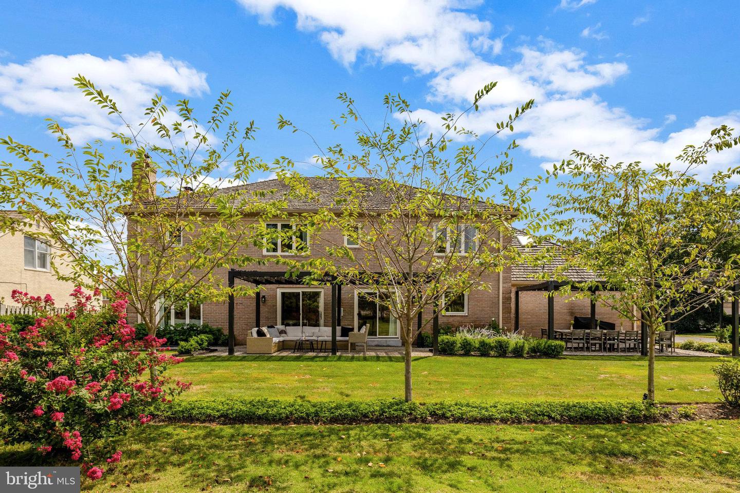 6305 DUNAWAY CT, MCLEAN, Virginia 22101, 6 Bedrooms Bedrooms, ,6 BathroomsBathrooms,Residential,For sale,6305 DUNAWAY CT,VAFX2266276 MLS # VAFX2266276