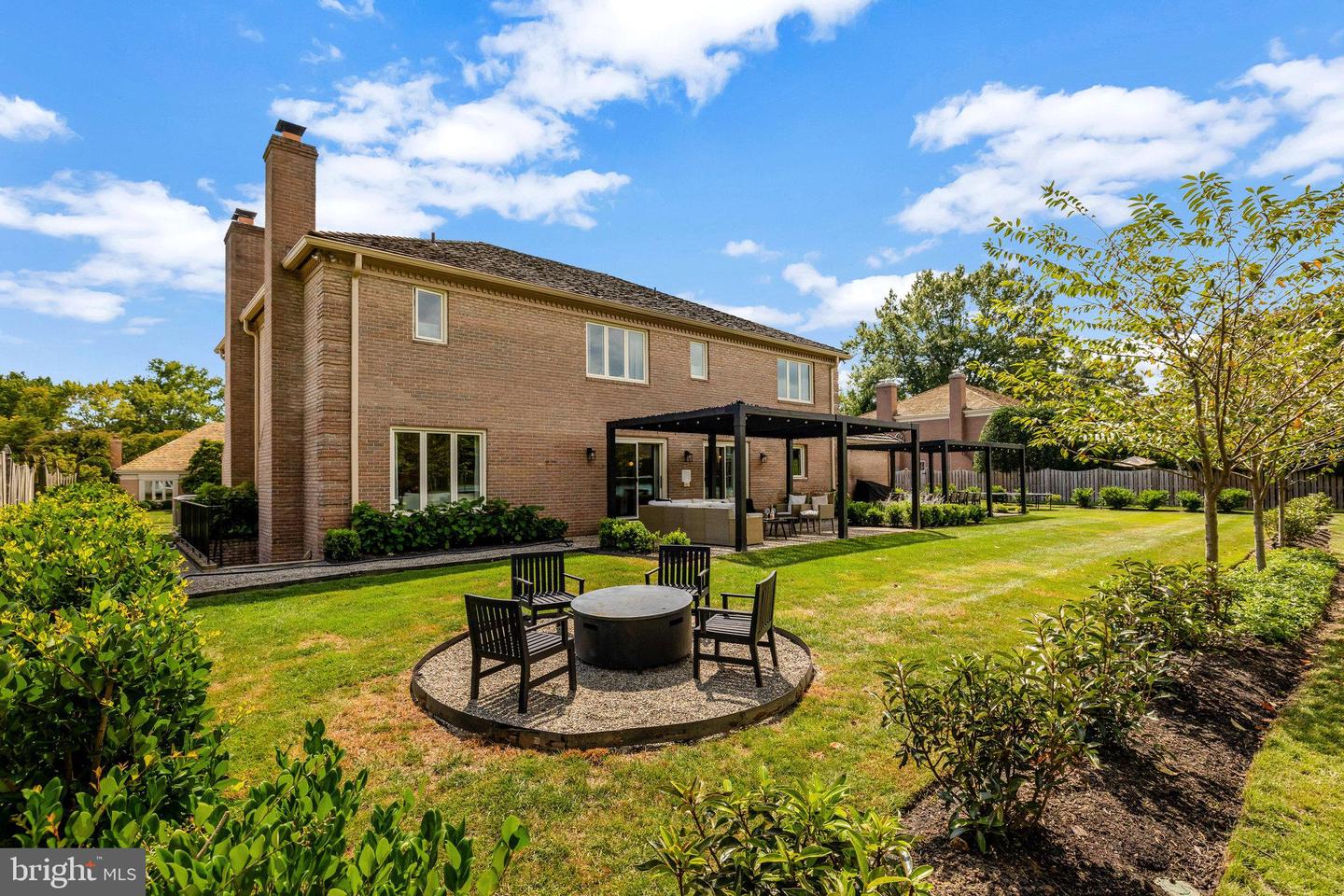 6305 DUNAWAY CT, MCLEAN, Virginia 22101, 6 Bedrooms Bedrooms, ,6 BathroomsBathrooms,Residential,For sale,6305 DUNAWAY CT,VAFX2266276 MLS # VAFX2266276