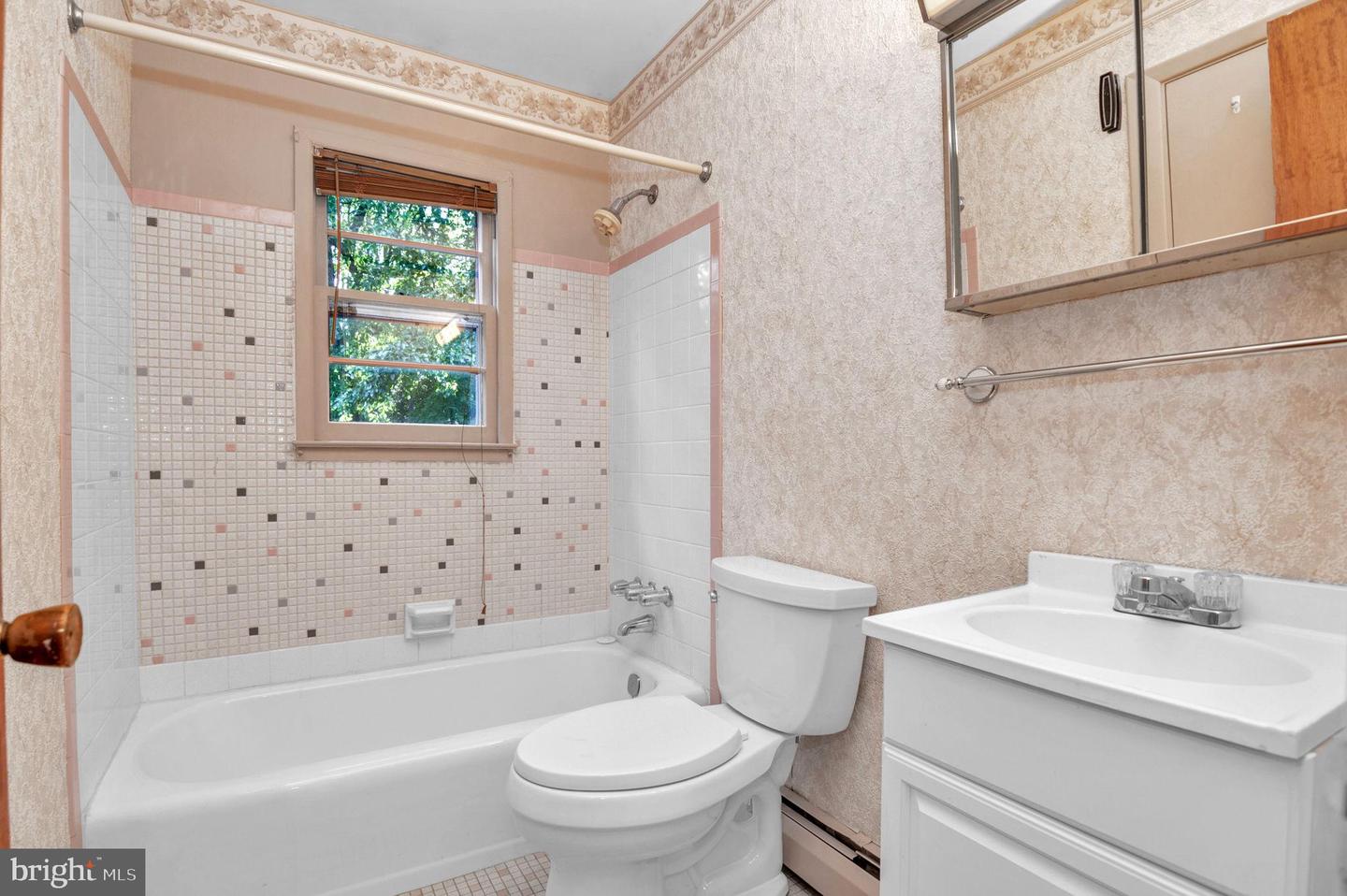 15214 COLORADO AVE, WOODBRIDGE, Virginia 22191, 3 Bedrooms Bedrooms, 9 Rooms Rooms,2 BathroomsBathrooms,Residential,For sale,15214 COLORADO AVE,VAPW2105070 MLS # VAPW2105070