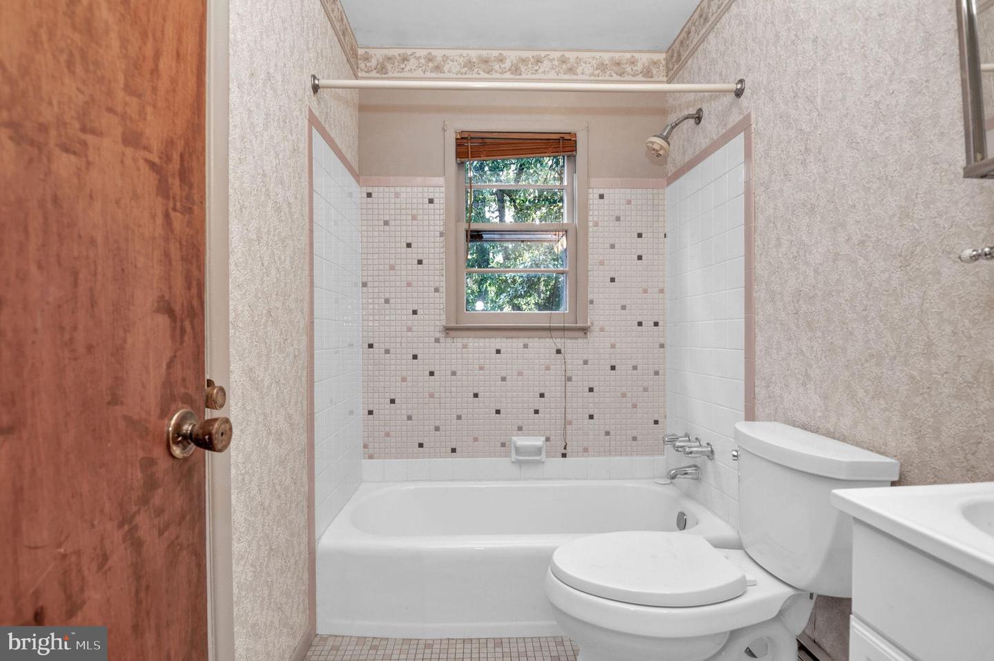 15214 COLORADO AVE, WOODBRIDGE, Virginia 22191, 3 Bedrooms Bedrooms, 9 Rooms Rooms,2 BathroomsBathrooms,Residential,For sale,15214 COLORADO AVE,VAPW2105070 MLS # VAPW2105070