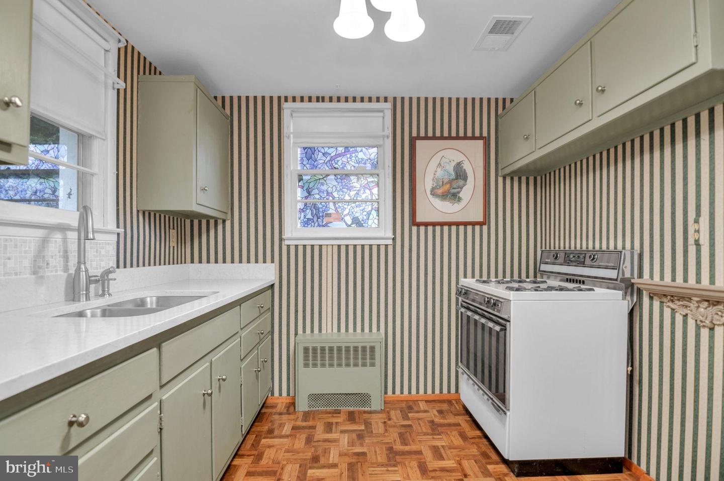 15214 COLORADO AVE, WOODBRIDGE, Virginia 22191, 3 Bedrooms Bedrooms, 9 Rooms Rooms,2 BathroomsBathrooms,Residential,For sale,15214 COLORADO AVE,VAPW2105070 MLS # VAPW2105070
