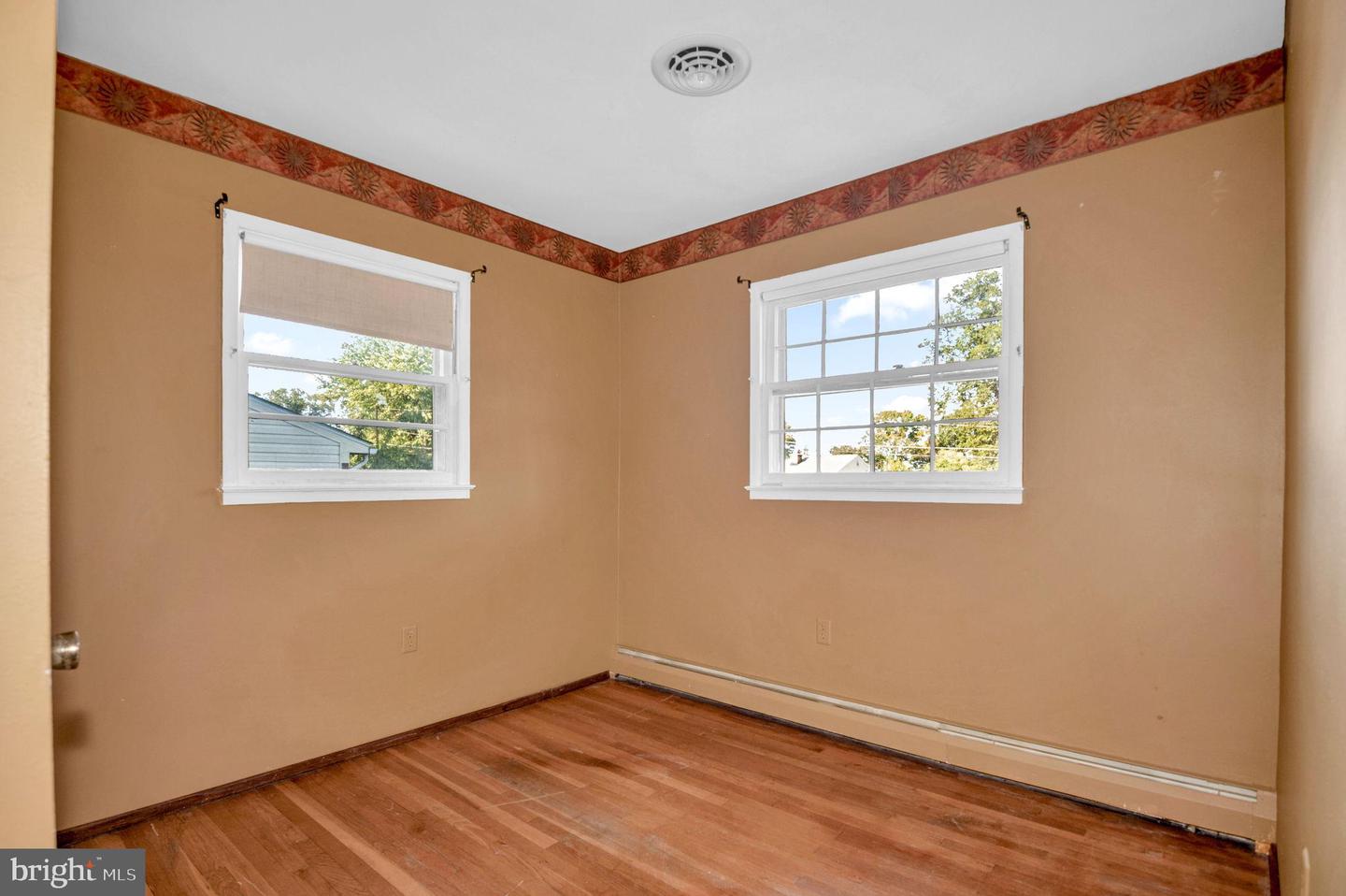 15214 COLORADO AVE, WOODBRIDGE, Virginia 22191, 3 Bedrooms Bedrooms, 9 Rooms Rooms,2 BathroomsBathrooms,Residential,For sale,15214 COLORADO AVE,VAPW2105070 MLS # VAPW2105070
