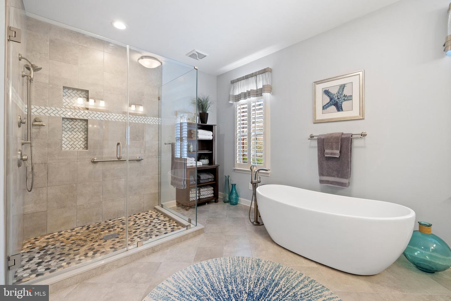7887 WELLINGTON DR, WARRENTON, Virginia 20186, 6 Bedrooms Bedrooms, ,5 BathroomsBathrooms,Residential,For sale,7887 WELLINGTON DR,VAFQ2018518 MLS # VAFQ2018518
