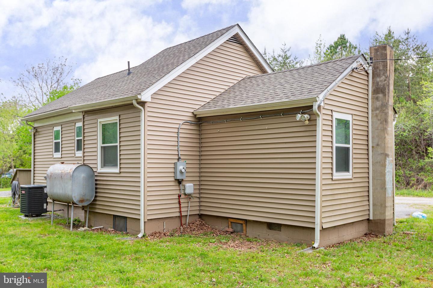 9011 SMITHS BEND RD, FREDERICKSBURG, Virginia 22407, 2 Bedrooms Bedrooms, ,1 BathroomBathrooms,Residential,For sale,9011 SMITHS BEND RD,VASP2032454 MLS # VASP2032454