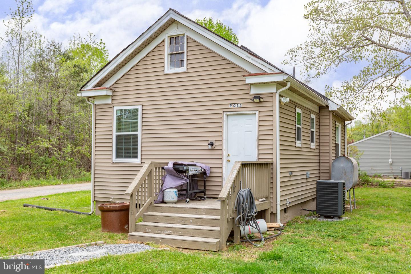 9011 SMITHS BEND RD, FREDERICKSBURG, Virginia 22407, 2 Bedrooms Bedrooms, ,1 BathroomBathrooms,Residential,For sale,9011 SMITHS BEND RD,VASP2032454 MLS # VASP2032454