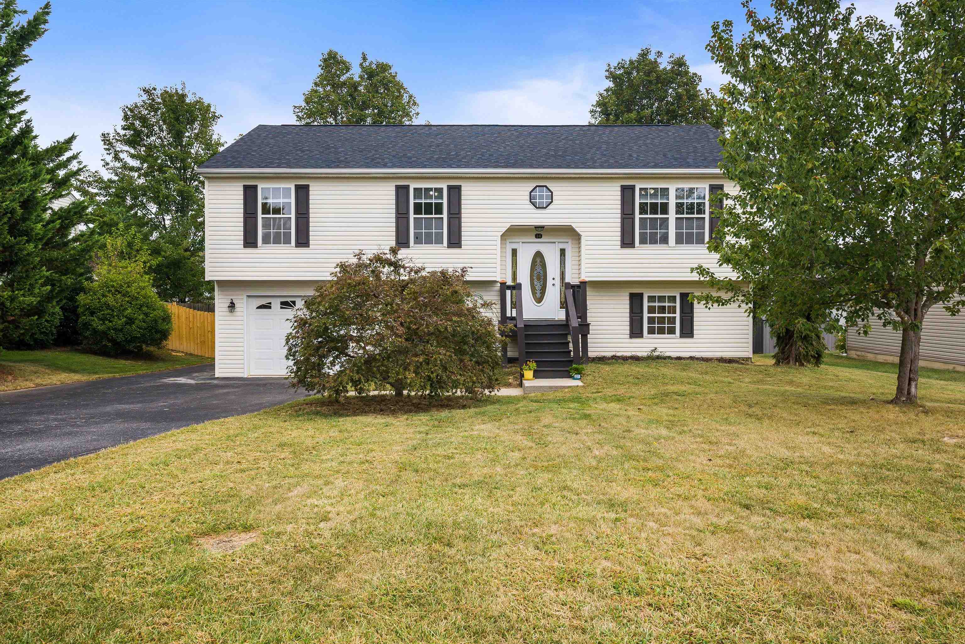 14 CARROLLTON CT, WEYERS CAVE, Virginia 24486, 4 Bedrooms Bedrooms, ,2 BathroomsBathrooms,Residential,14 CARROLLTON CT,669521 MLS # 669521
