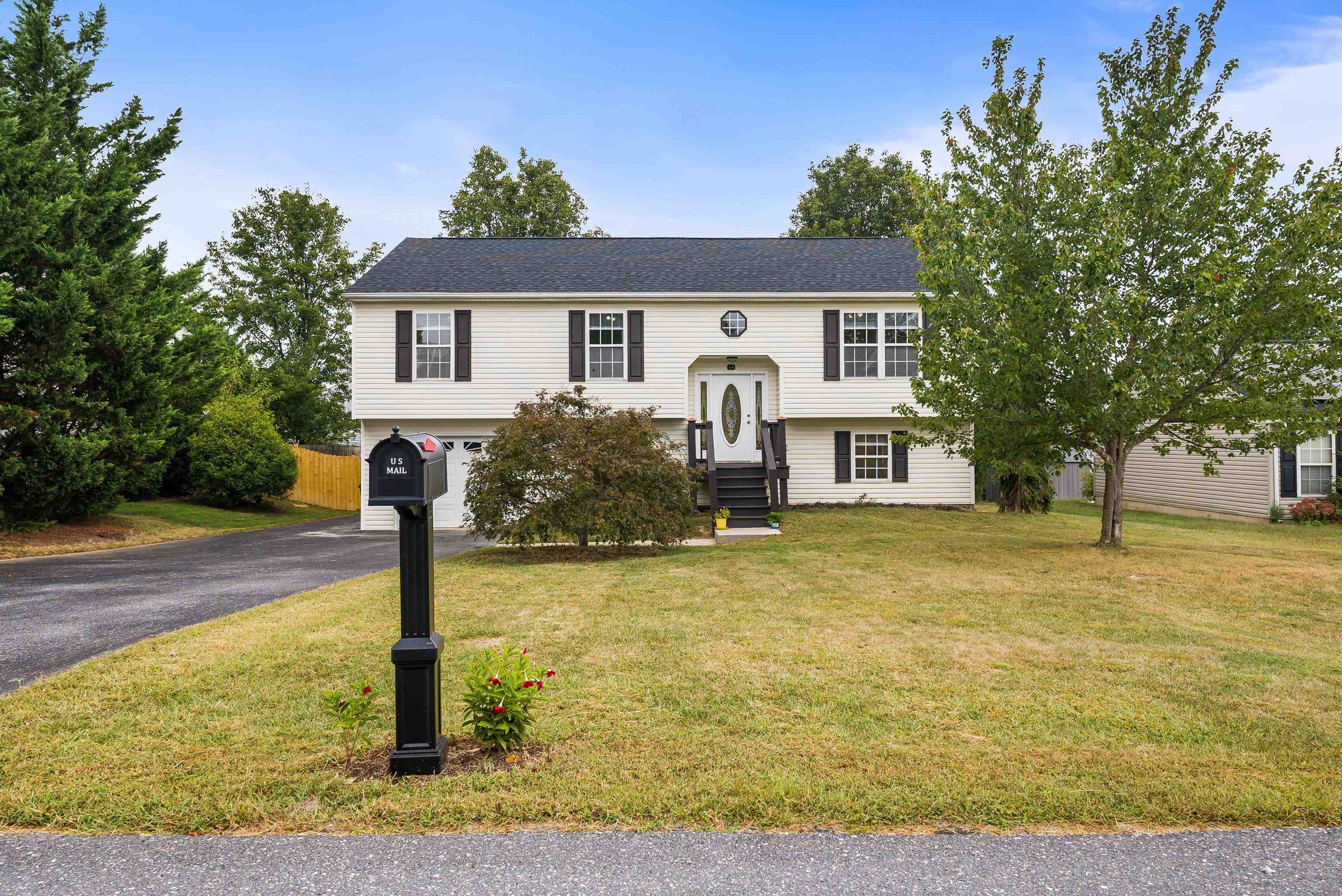 14 CARROLLTON CT, WEYERS CAVE, Virginia 24486, 4 Bedrooms Bedrooms, ,2 BathroomsBathrooms,Residential,14 CARROLLTON CT,669521 MLS # 669521