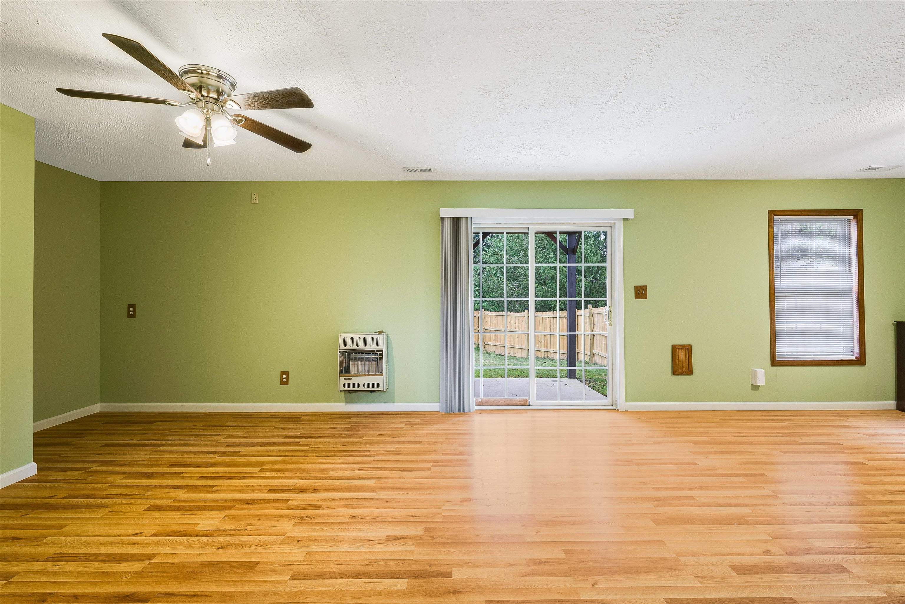 14 CARROLLTON CT, WEYERS CAVE, Virginia 24486, 4 Bedrooms Bedrooms, ,2 BathroomsBathrooms,Residential,14 CARROLLTON CT,669521 MLS # 669521