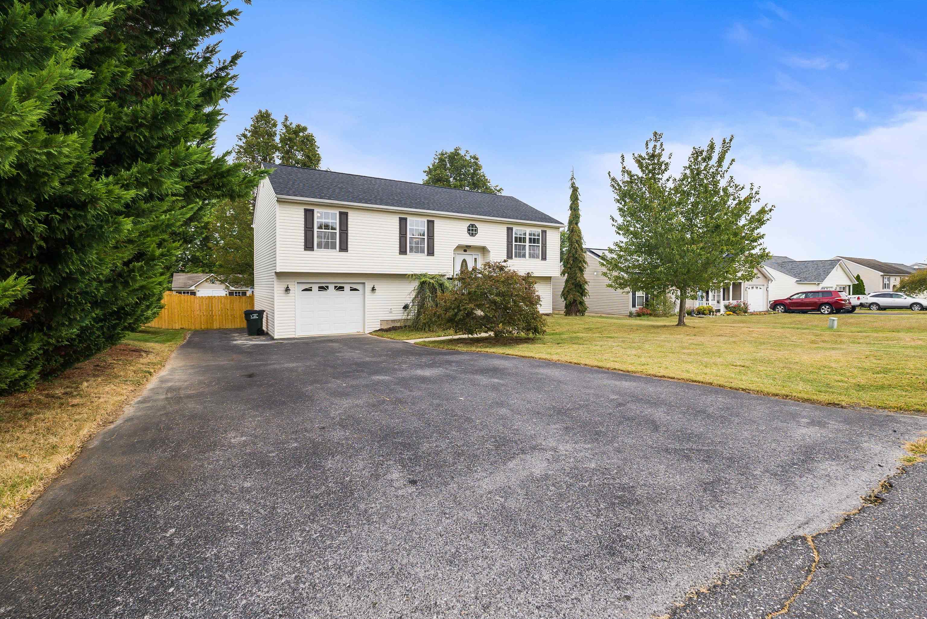 14 CARROLLTON CT, WEYERS CAVE, Virginia 24486, 4 Bedrooms Bedrooms, ,2 BathroomsBathrooms,Residential,14 CARROLLTON CT,669521 MLS # 669521