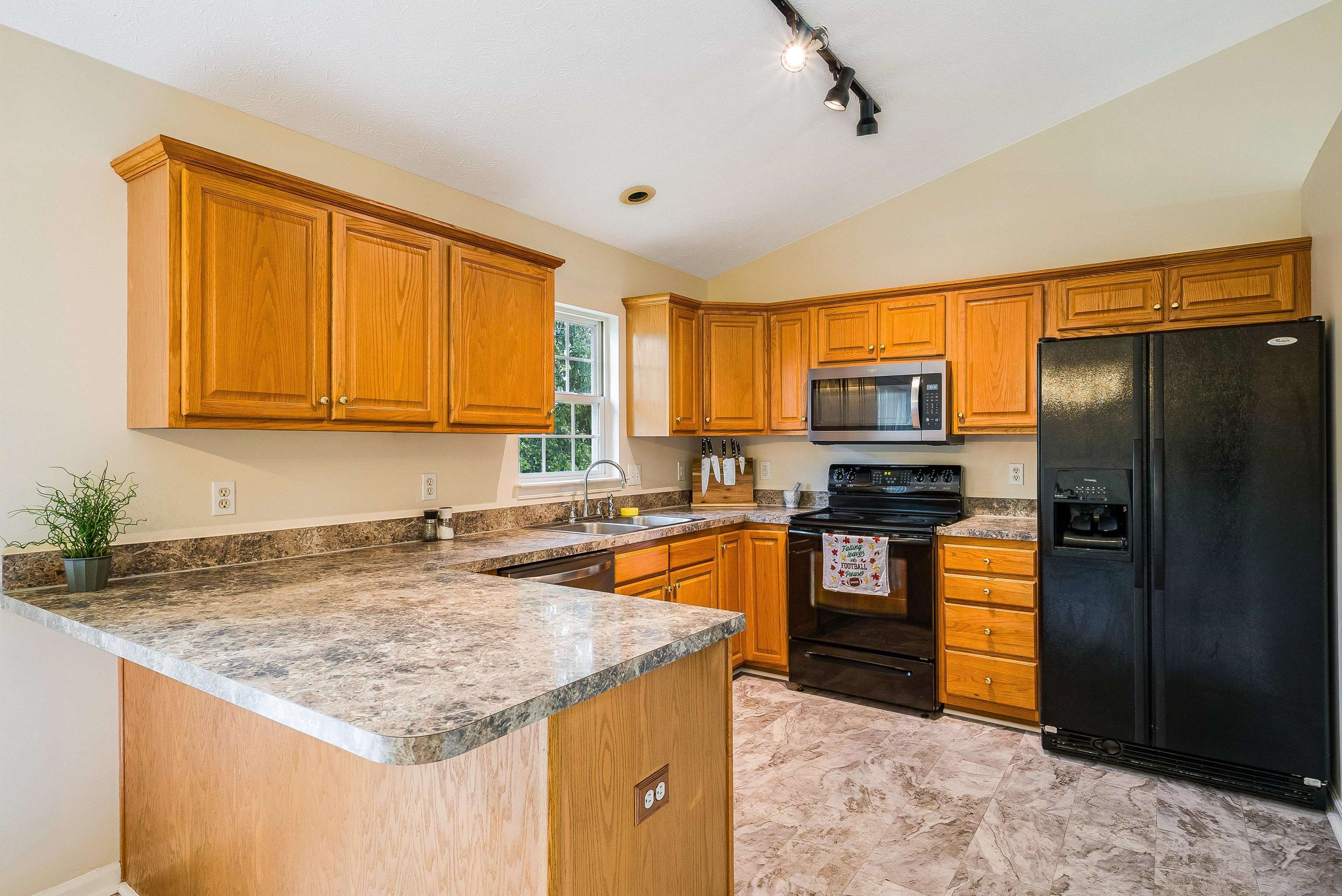 14 CARROLLTON CT, WEYERS CAVE, Virginia 24486, 4 Bedrooms Bedrooms, ,2 BathroomsBathrooms,Residential,14 CARROLLTON CT,669521 MLS # 669521