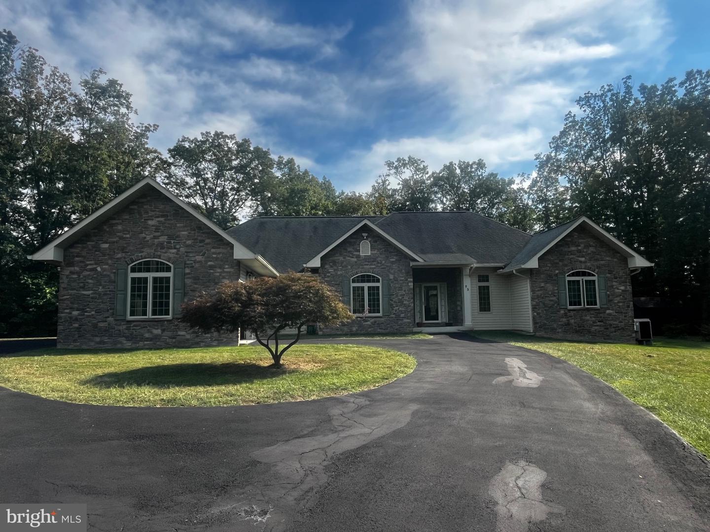 93 LAURA LN, FRONT ROYAL, Virginia 22630, 2 Bedrooms Bedrooms, ,2 BathroomsBathrooms,Residential,For sale,93 LAURA LN,VAWR2012322 MLS # VAWR2012322