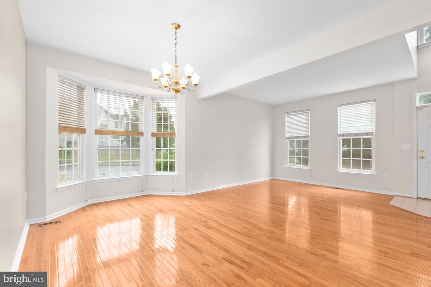 17575 DEWEYS RUN LN, DUMFRIES, Virginia 22026, 4 Bedrooms Bedrooms, 8 Rooms Rooms,2 BathroomsBathrooms,Residential,For sale,17575 DEWEYS RUN LN,VAPW2104908 MLS # VAPW2104908