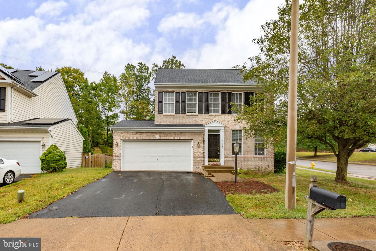17575 DEWEYS RUN LN, DUMFRIES, Virginia 22026, 4 Bedrooms Bedrooms, 8 Rooms Rooms,2 BathroomsBathrooms,Residential,For sale,17575 DEWEYS RUN LN,VAPW2104908 MLS # VAPW2104908