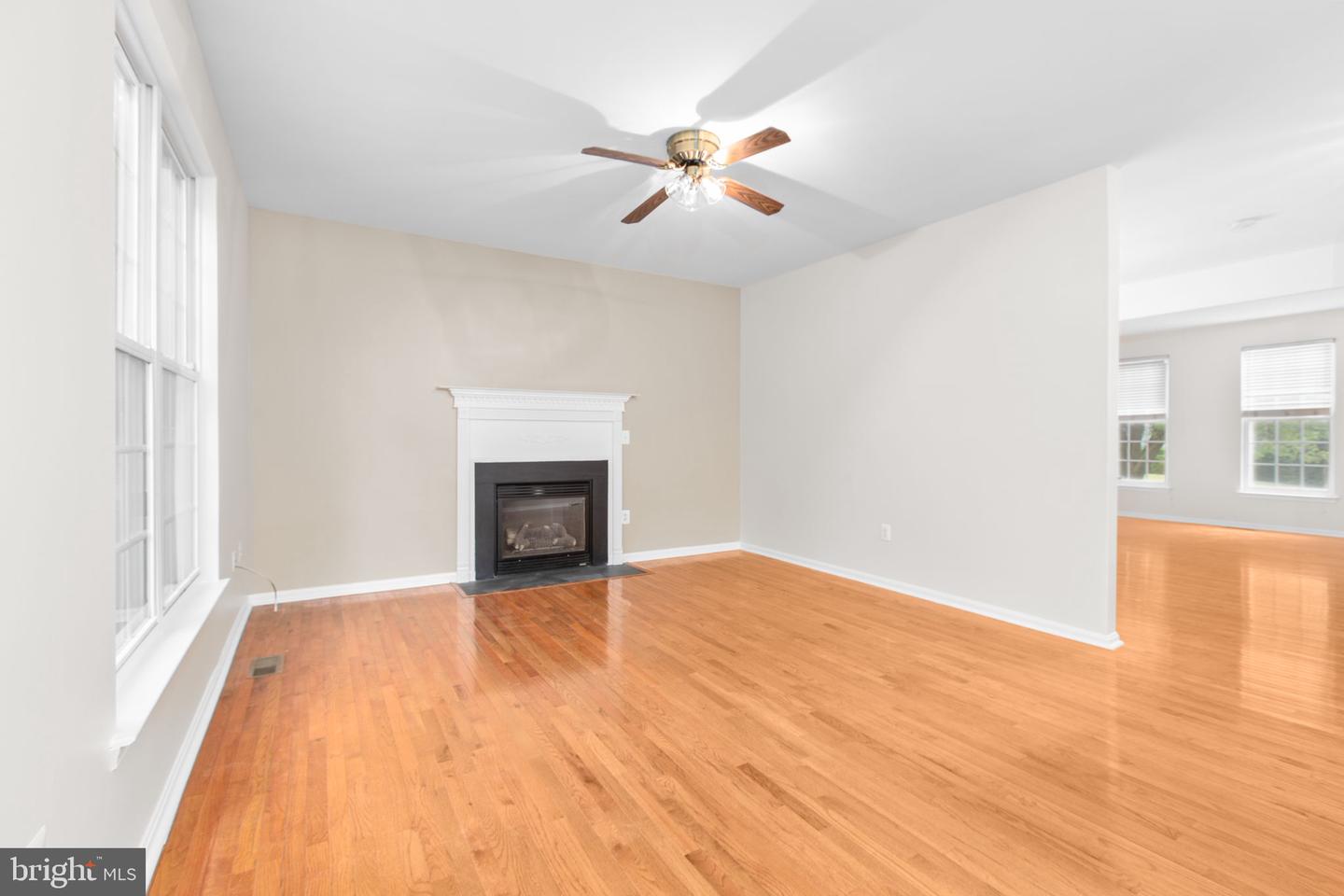 17575 DEWEYS RUN LN, DUMFRIES, Virginia 22026, 4 Bedrooms Bedrooms, 8 Rooms Rooms,2 BathroomsBathrooms,Residential,For sale,17575 DEWEYS RUN LN,VAPW2104908 MLS # VAPW2104908