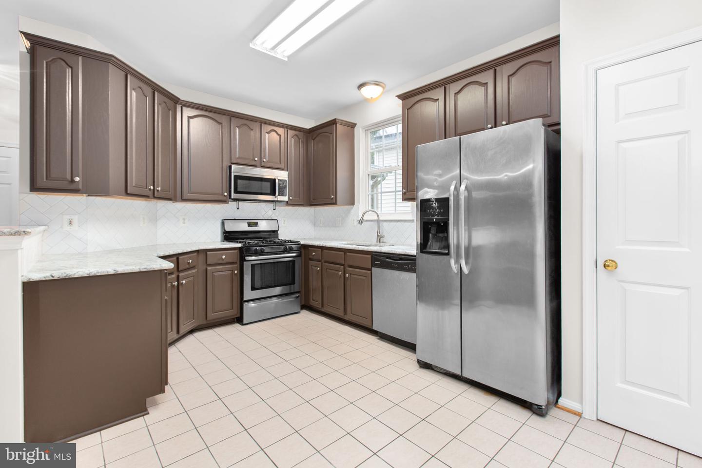 17575 DEWEYS RUN LN, DUMFRIES, Virginia 22026, 4 Bedrooms Bedrooms, 8 Rooms Rooms,2 BathroomsBathrooms,Residential,For sale,17575 DEWEYS RUN LN,VAPW2104908 MLS # VAPW2104908