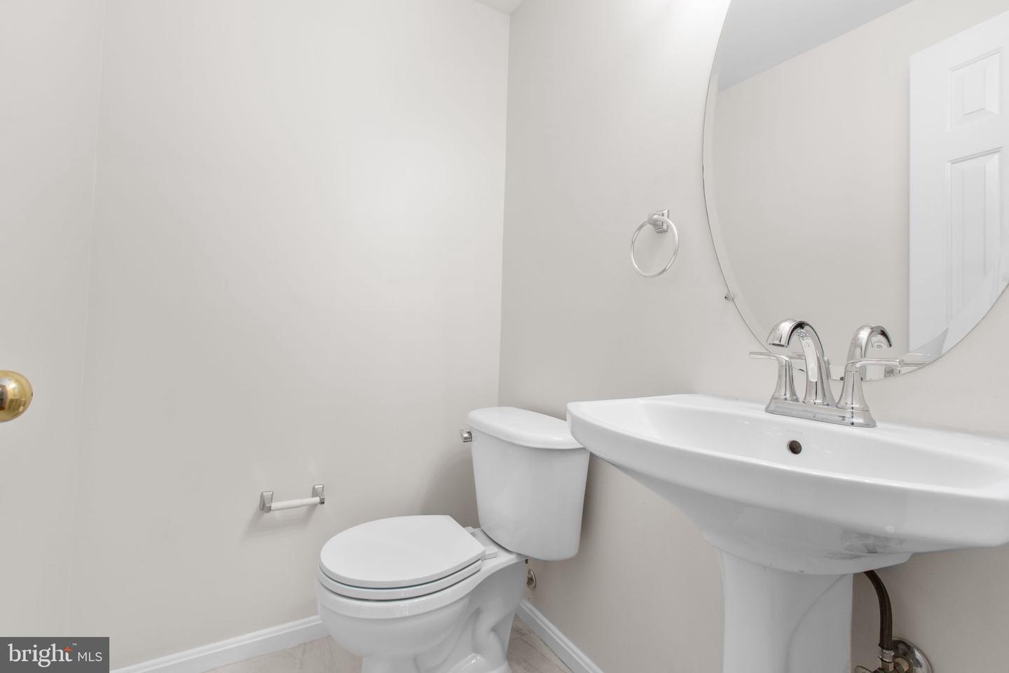 17575 DEWEYS RUN LN, DUMFRIES, Virginia 22026, 4 Bedrooms Bedrooms, 8 Rooms Rooms,2 BathroomsBathrooms,Residential,For sale,17575 DEWEYS RUN LN,VAPW2104908 MLS # VAPW2104908