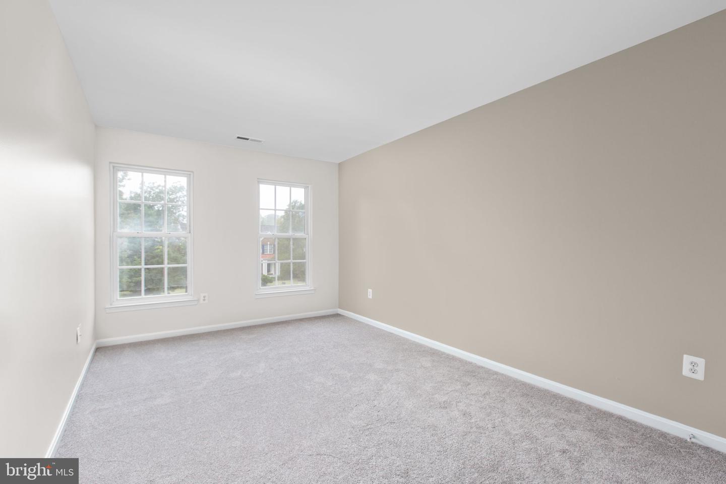 17575 DEWEYS RUN LN, DUMFRIES, Virginia 22026, 4 Bedrooms Bedrooms, 8 Rooms Rooms,2 BathroomsBathrooms,Residential,For sale,17575 DEWEYS RUN LN,VAPW2104908 MLS # VAPW2104908