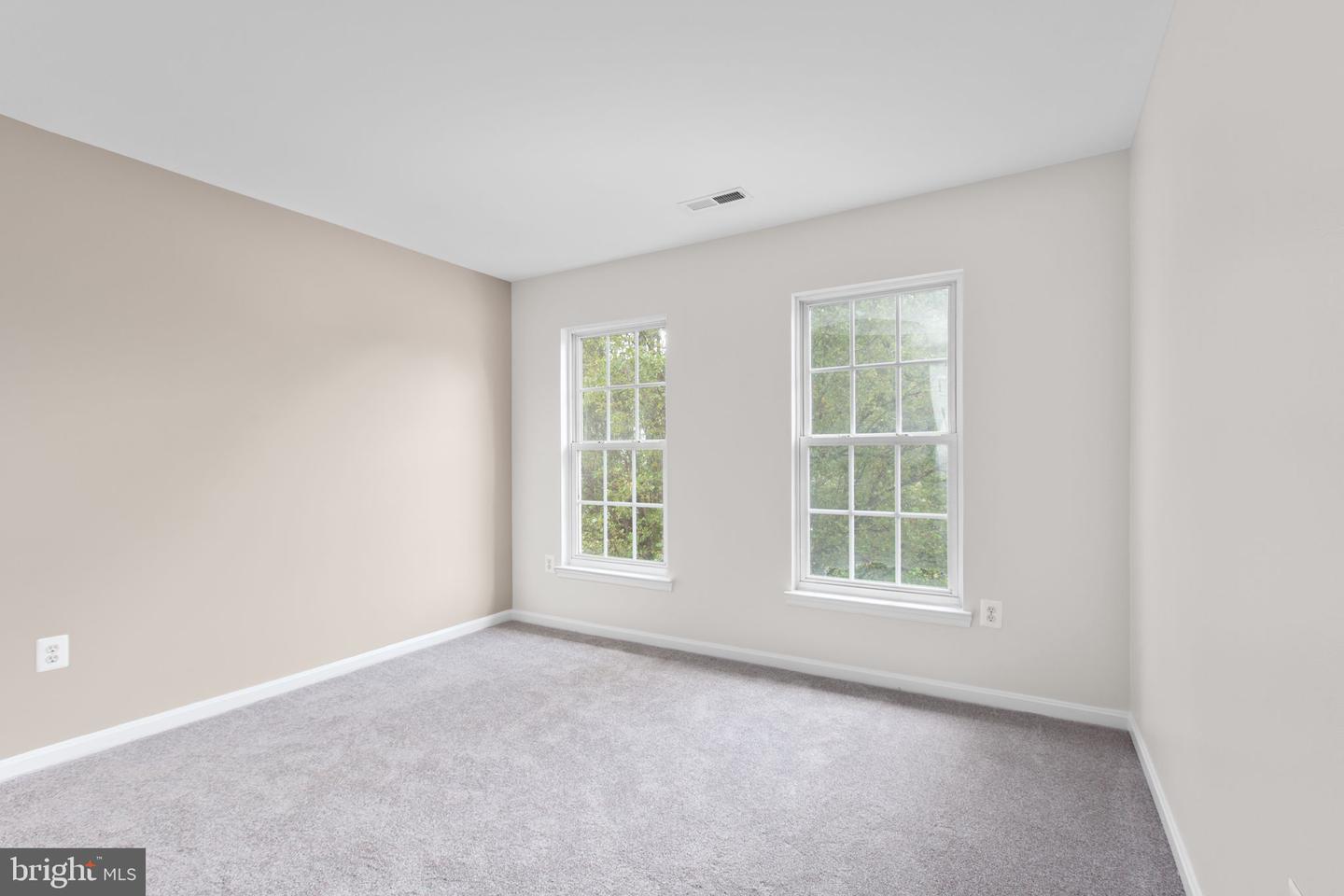 17575 DEWEYS RUN LN, DUMFRIES, Virginia 22026, 4 Bedrooms Bedrooms, 8 Rooms Rooms,2 BathroomsBathrooms,Residential,For sale,17575 DEWEYS RUN LN,VAPW2104908 MLS # VAPW2104908