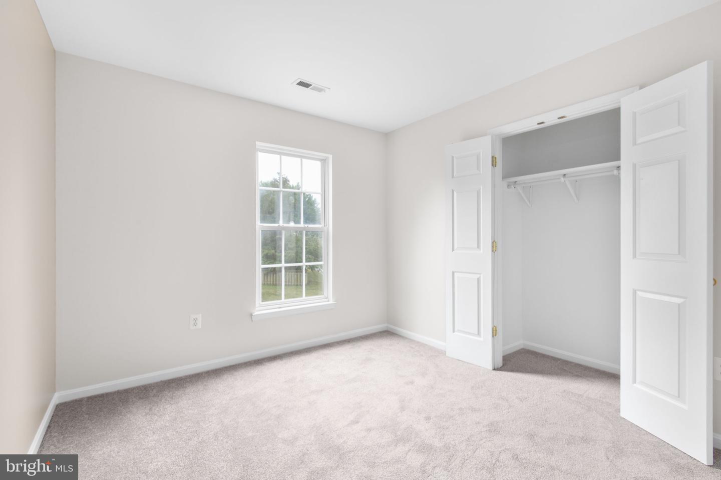 17575 DEWEYS RUN LN, DUMFRIES, Virginia 22026, 4 Bedrooms Bedrooms, 8 Rooms Rooms,2 BathroomsBathrooms,Residential,For sale,17575 DEWEYS RUN LN,VAPW2104908 MLS # VAPW2104908