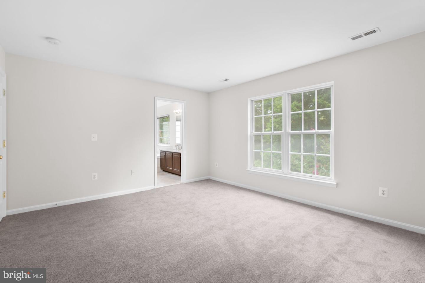17575 DEWEYS RUN LN, DUMFRIES, Virginia 22026, 4 Bedrooms Bedrooms, 8 Rooms Rooms,2 BathroomsBathrooms,Residential,For sale,17575 DEWEYS RUN LN,VAPW2104908 MLS # VAPW2104908