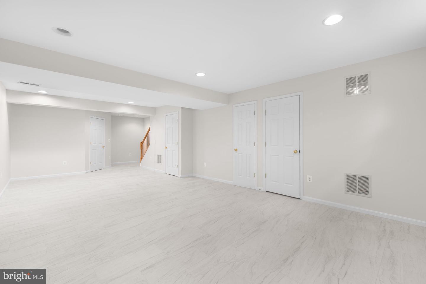 17575 DEWEYS RUN LN, DUMFRIES, Virginia 22026, 4 Bedrooms Bedrooms, 8 Rooms Rooms,2 BathroomsBathrooms,Residential,For sale,17575 DEWEYS RUN LN,VAPW2104908 MLS # VAPW2104908