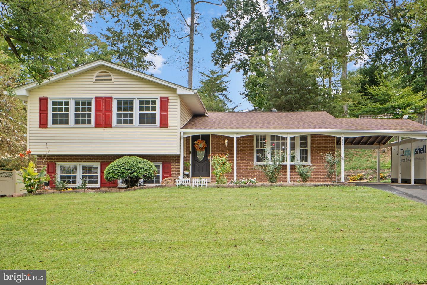 7222 WILLOW OAK PL, SPRINGFIELD, Virginia 22153, 4 Bedrooms Bedrooms, 7 Rooms Rooms,3 BathroomsBathrooms,Residential,For sale,7222 WILLOW OAK PL,VAFX2269958 MLS # VAFX2269958