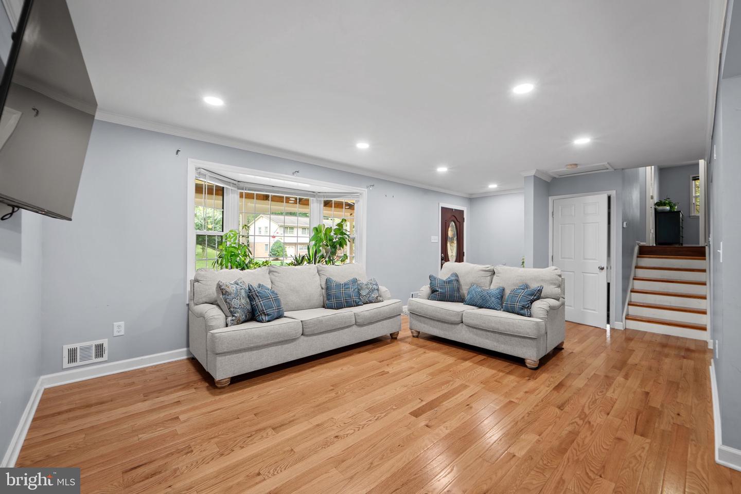 7222 WILLOW OAK PL, SPRINGFIELD, Virginia 22153, 4 Bedrooms Bedrooms, 7 Rooms Rooms,3 BathroomsBathrooms,Residential,For sale,7222 WILLOW OAK PL,VAFX2269958 MLS # VAFX2269958