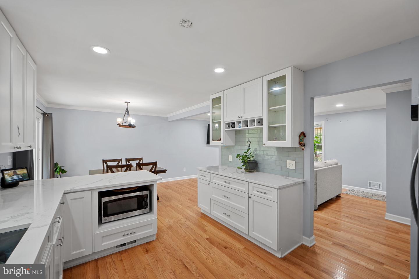 7222 WILLOW OAK PL, SPRINGFIELD, Virginia 22153, 4 Bedrooms Bedrooms, 7 Rooms Rooms,3 BathroomsBathrooms,Residential,For sale,7222 WILLOW OAK PL,VAFX2269958 MLS # VAFX2269958