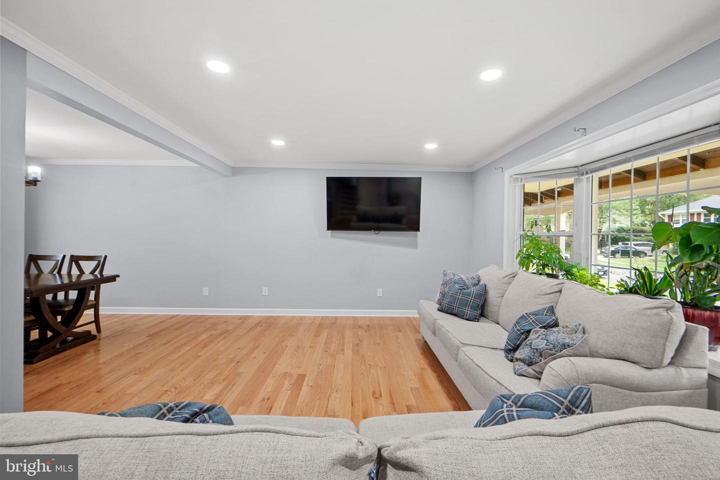 7222 WILLOW OAK PL, SPRINGFIELD, Virginia 22153, 4 Bedrooms Bedrooms, 7 Rooms Rooms,3 BathroomsBathrooms,Residential,For sale,7222 WILLOW OAK PL,VAFX2269958 MLS # VAFX2269958