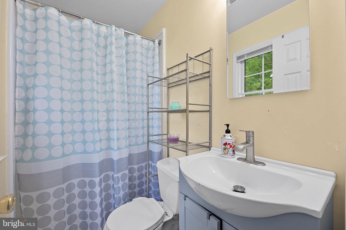 7222 WILLOW OAK PL, SPRINGFIELD, Virginia 22153, 4 Bedrooms Bedrooms, 7 Rooms Rooms,3 BathroomsBathrooms,Residential,For sale,7222 WILLOW OAK PL,VAFX2269958 MLS # VAFX2269958