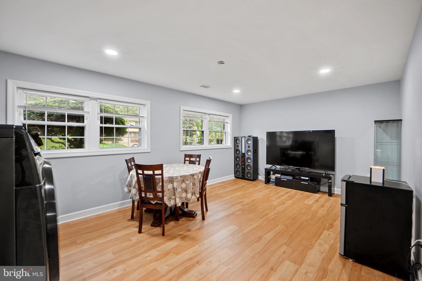 7222 WILLOW OAK PL, SPRINGFIELD, Virginia 22153, 4 Bedrooms Bedrooms, 7 Rooms Rooms,3 BathroomsBathrooms,Residential,For sale,7222 WILLOW OAK PL,VAFX2269958 MLS # VAFX2269958