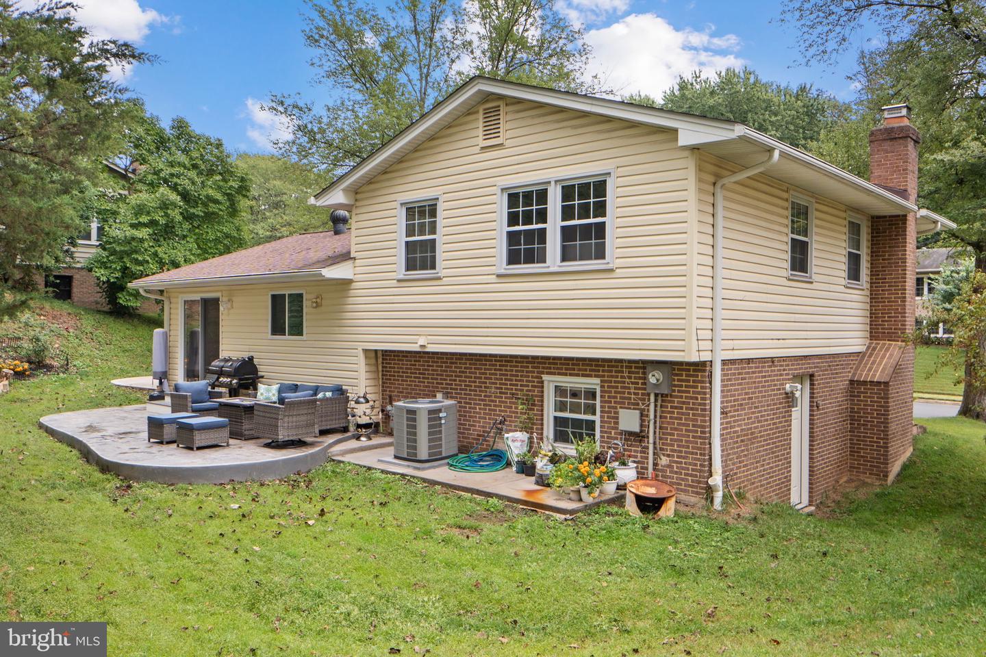 7222 WILLOW OAK PL, SPRINGFIELD, Virginia 22153, 4 Bedrooms Bedrooms, 7 Rooms Rooms,3 BathroomsBathrooms,Residential,For sale,7222 WILLOW OAK PL,VAFX2269958 MLS # VAFX2269958
