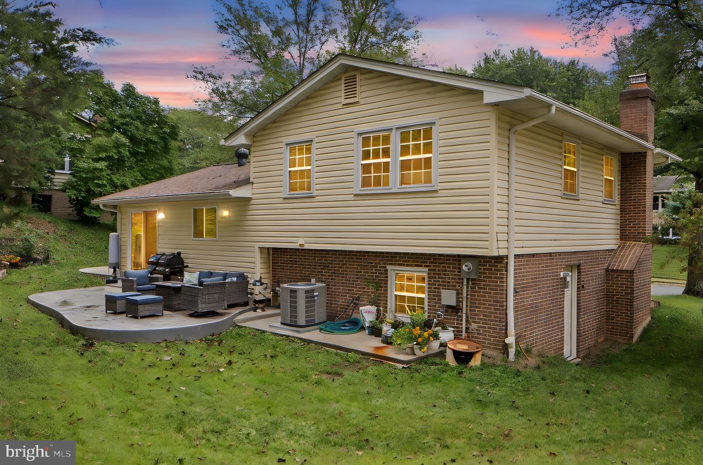 7222 WILLOW OAK PL, SPRINGFIELD, Virginia 22153, 4 Bedrooms Bedrooms, 7 Rooms Rooms,3 BathroomsBathrooms,Residential,For sale,7222 WILLOW OAK PL,VAFX2269958 MLS # VAFX2269958