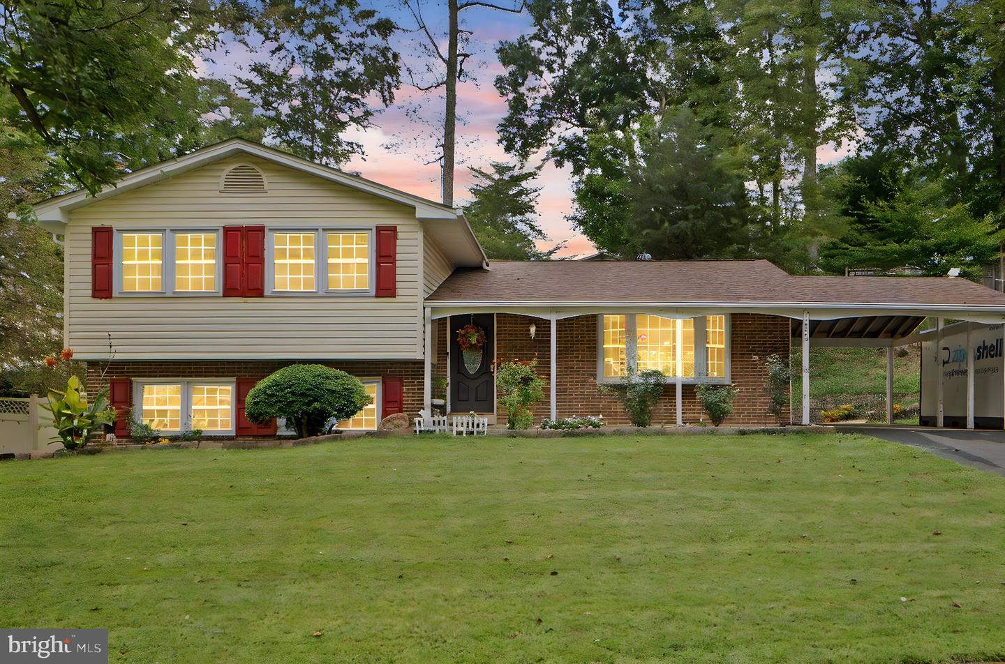 7222 WILLOW OAK PL, SPRINGFIELD, Virginia 22153, 4 Bedrooms Bedrooms, 7 Rooms Rooms,3 BathroomsBathrooms,Residential,For sale,7222 WILLOW OAK PL,VAFX2269958 MLS # VAFX2269958